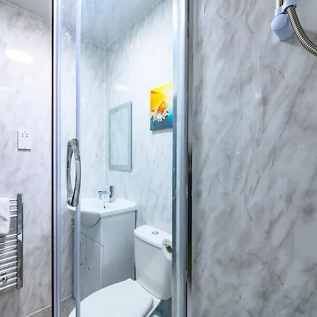 78f2- Quality & Comfort * Bradford (West Yorkshire)