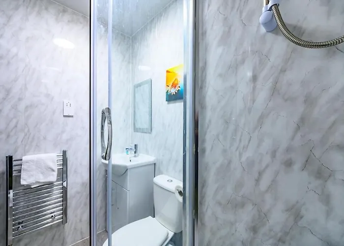 78f2- Quality & Comfort * Bradford (West Yorkshire)